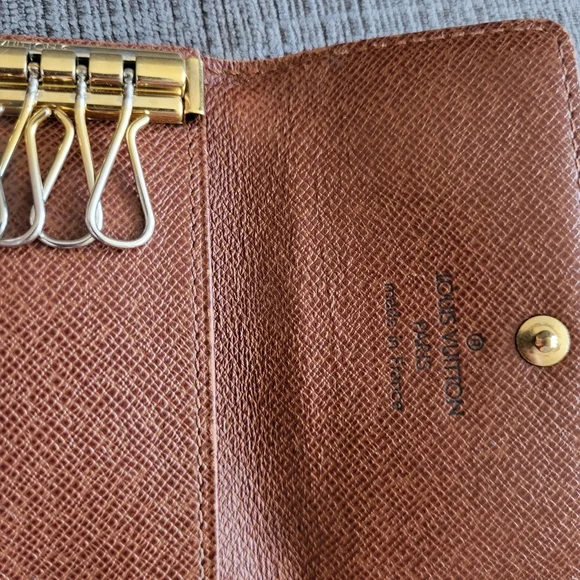 Louis Vuitton 6-Ring Key Holder - Picture 7 of 14